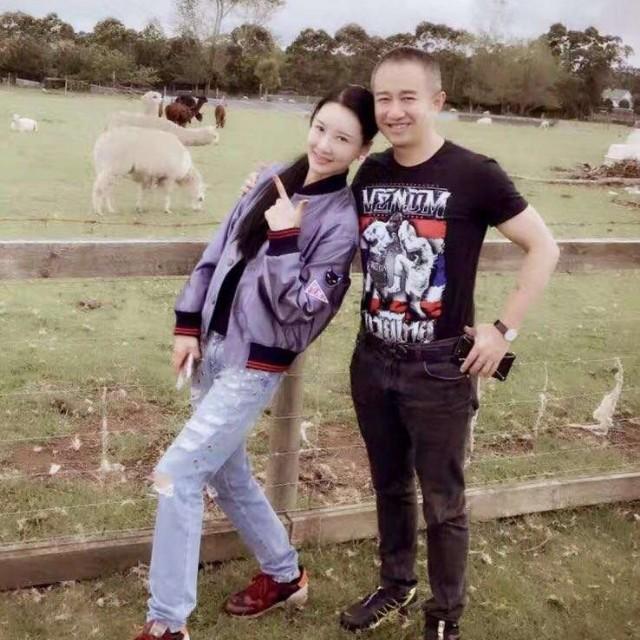 郭晨冬的事业为什么飞黄腾达?因为有这位漂亮女子在默默付出!