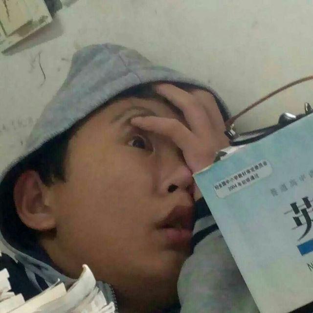 爆笑gif: 同学上课睡觉被偷拍的样子, 仿佛看到了以前的自己
