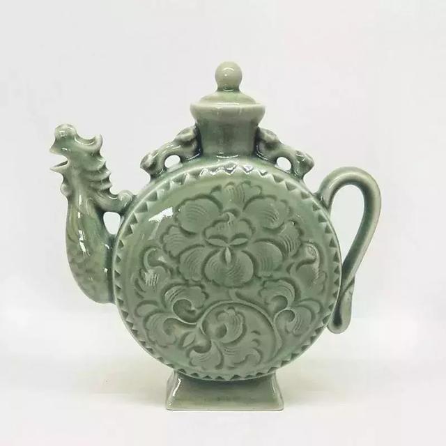 耀州瓷-凤鸣壶当壶中盛酒倒出时发声似凤鸣,故得此名.