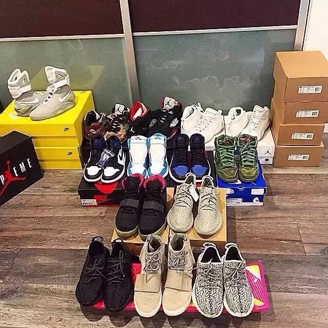 13岁靠卖鞋赚100万美金,坐在大奔上炫富的时候,我们还在玩泥巴