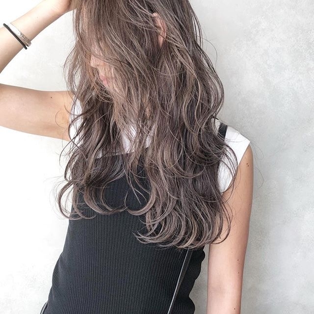 奶茶的发色今年冬天最流行