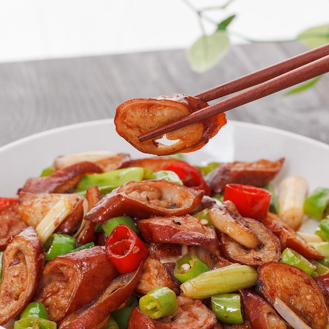 青蒜杭椒小炒肥肠2小时就没了大功告成!