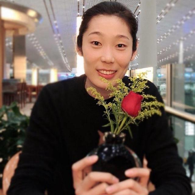 女排新年近况:朱婷晒照颜值抢戏,而她道出的新年愿望令人唏嘘!