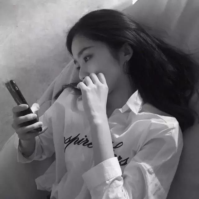 分手后,若你前任把你拉黑了,说明他还忘不掉你,趁早挽回吧