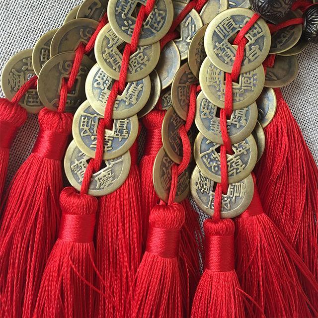 中国红结五帝钱,中间的皇帝年号代表人,精致显档次,吊穗与铜钱的结合
