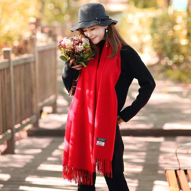 难怪现在没人戴围脖,2月新出"百搭围巾"保暖又洋气,四季可戴