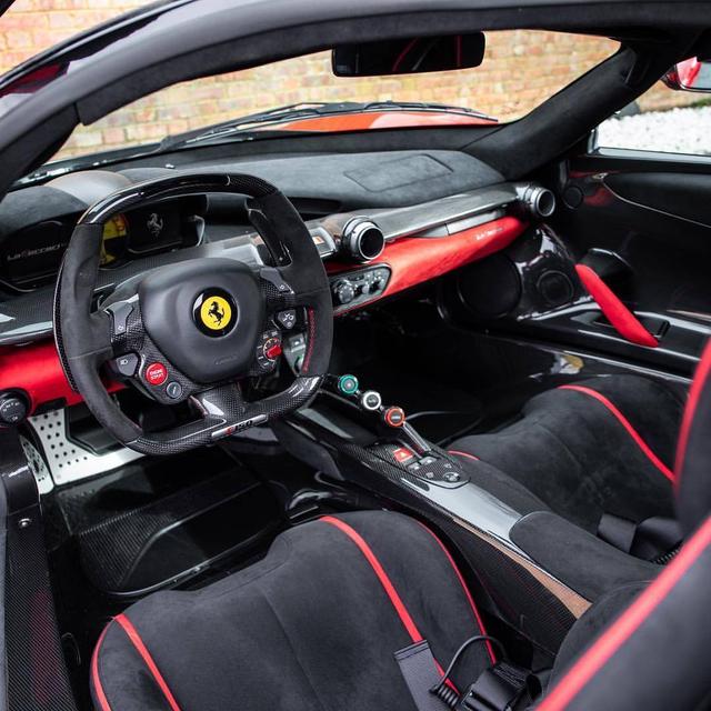真正的超跑,内饰就是这么简单,顶级法拉利拉法!