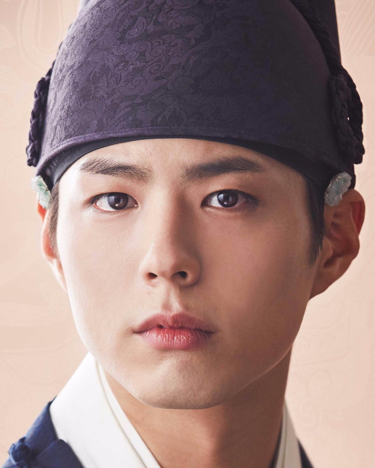 但这两年印象最深刻的就是《云画的月光》,因为这部电视剧,朴宝剑也