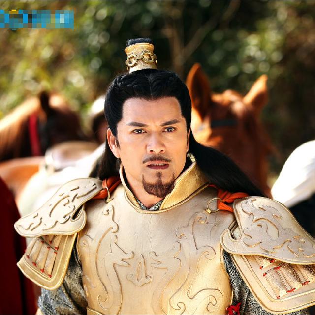 62岁吕良伟再拍古装剧身材魁梧帅气依旧与三婚妻子恩爱至今