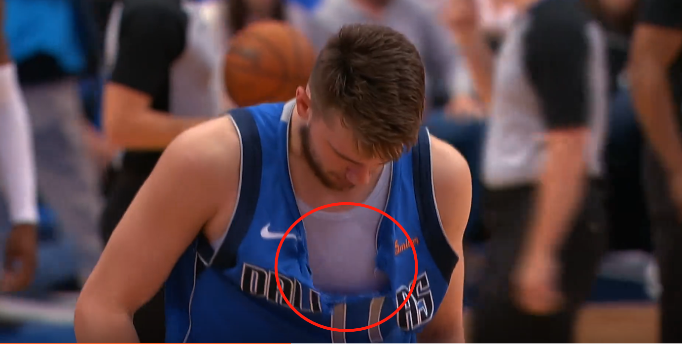 扎心了!东契奇现场怒撕球衣,这一动作需要赔多少钱?