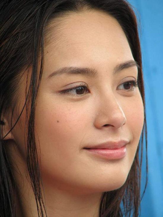 眼下有痣却更美的女星,古力娜扎妩媚,迪丽热巴惊艳!