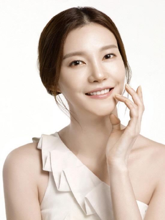 车艺莲父亲诈骗十多年无踪影 替父还债至少十亿韩元