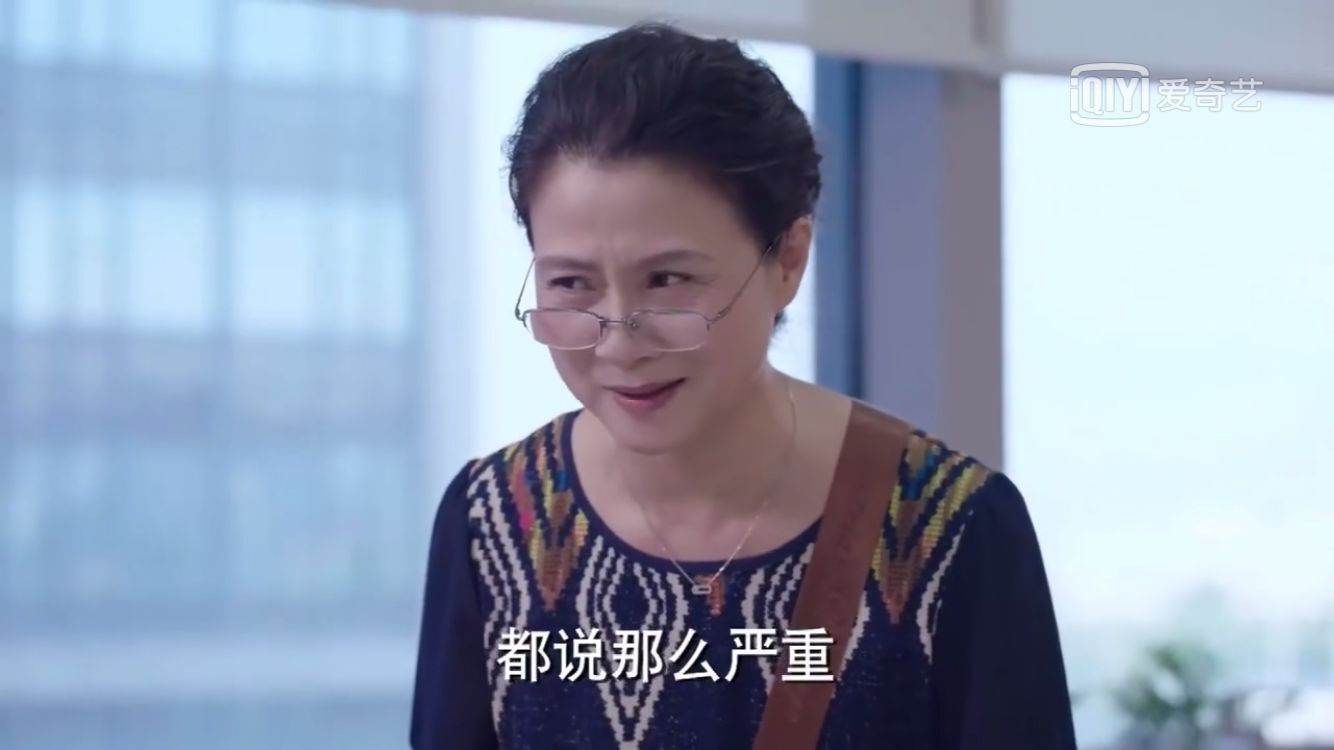 四位妈妈中最令人心烦火大的应该是杨光的妈妈刘艾的婆婆——苏丽芳