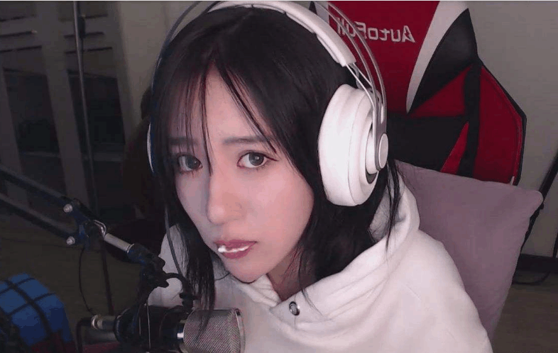 主播们的秒杀关系呆妹儿对a遇王炸大魔王faker很尴尬