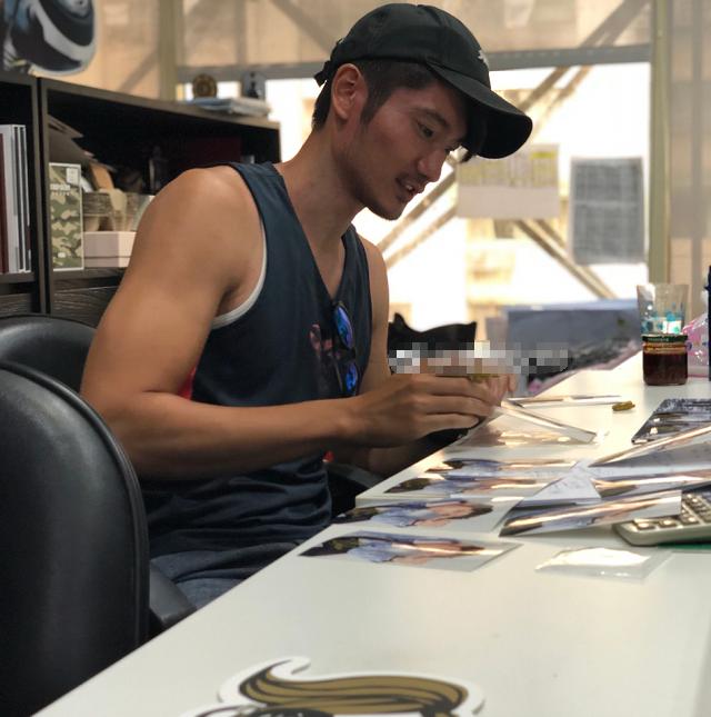 痞帅的模样让人着迷,只怪家族基因太强大|高以翔|高宇桥|近照_新浪网