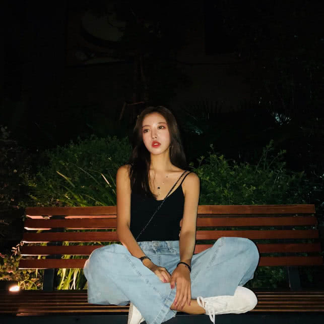 如果天突然下起了雨我不会避躲,因为我知道有一个人会守护着我