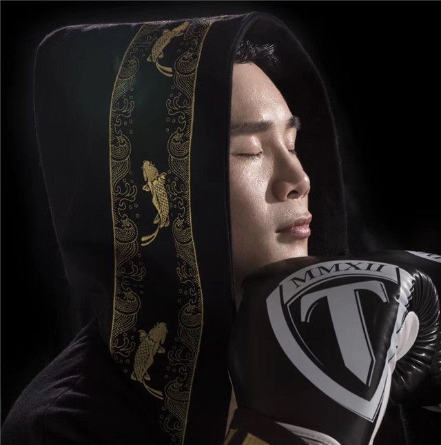 面对邱建良老板郭晨冬提出的混合规则拳击战队的回应是怂了吗