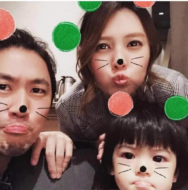 本以为贾静雯家咘咘最美,可看到五官长开的波妞,全都变了主意!