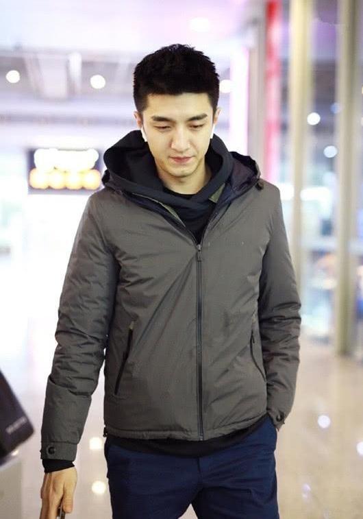 金瀚连私服都这么帅?简单的造型总能穿出好气质,少年感太清晰!