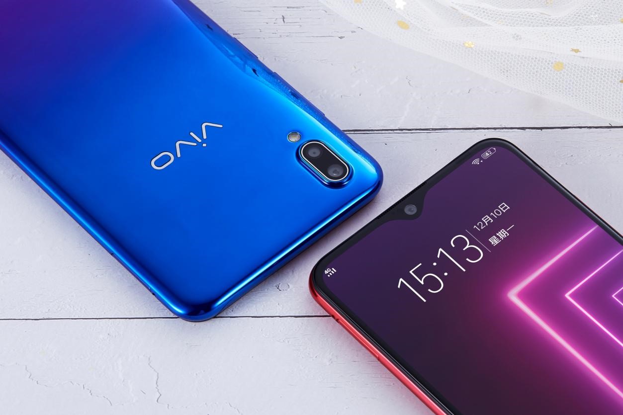 vivoy93s图赏水滴屏时尚配色长续航ai助力越级用户体验