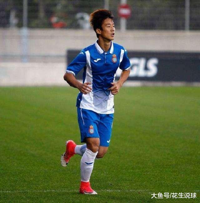 武磊融入不进球队?西班牙人教练派队友指导西语 陪吃陪玩全搞定