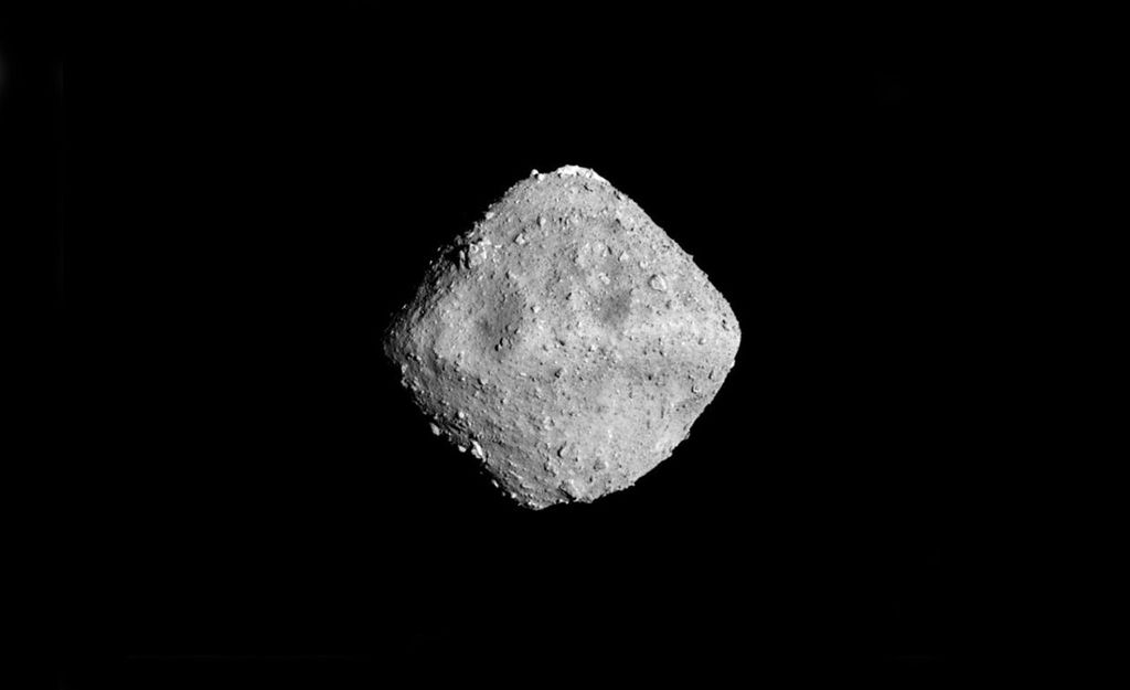 nasa公布小行星bennu最新照片表面一块巨石清晰可辨