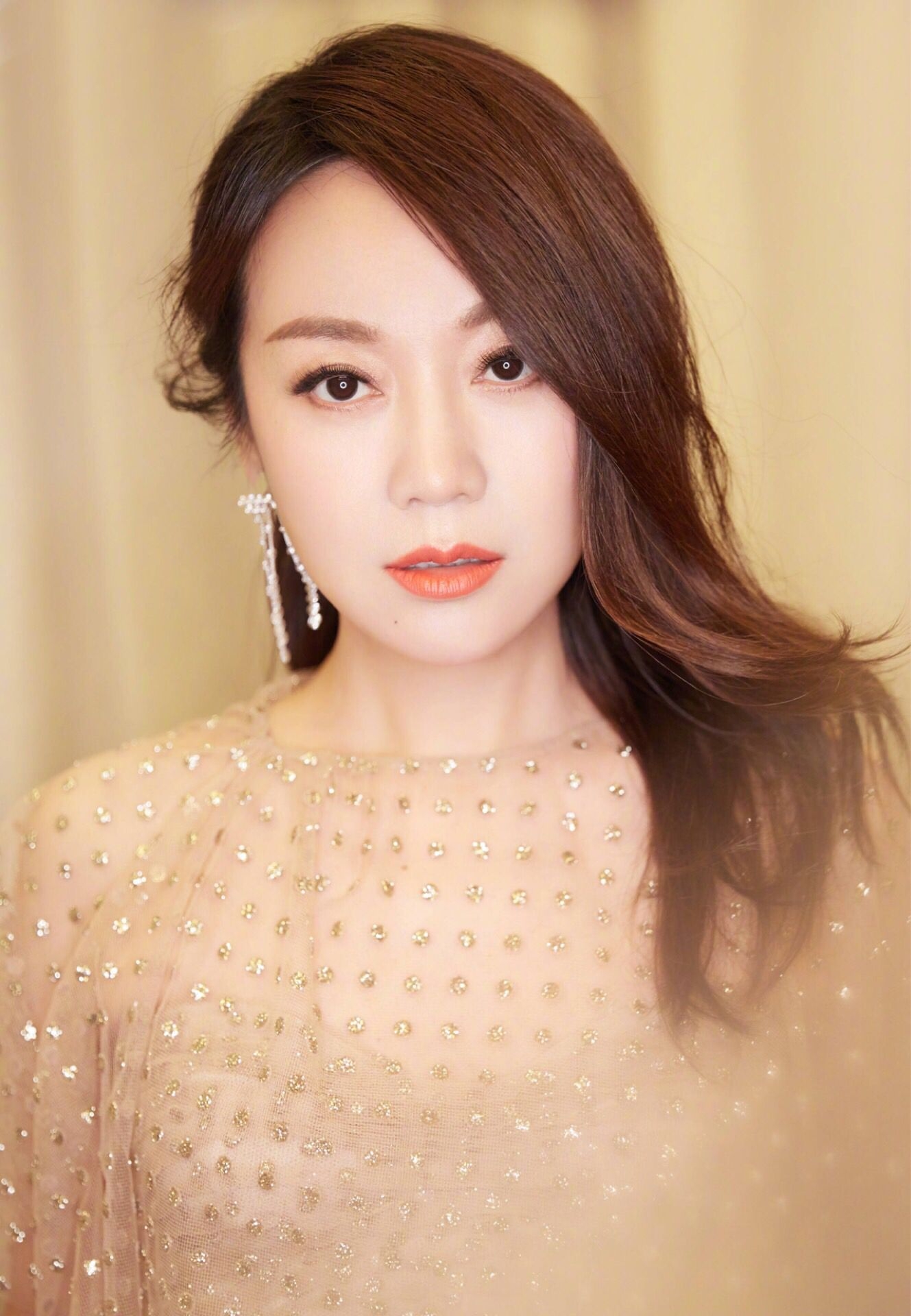 闫妮现在忒会穿了?各种少女风让你夸 网友:咋保养的,教教倍