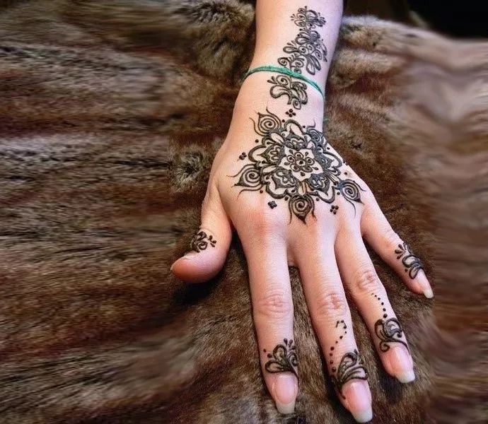 心理测试选一个新娘手部彩绘测婚后你的爱情会变成什么样子