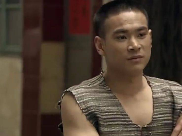 李小龙传奇中黄皮小子居然把龙哥打败了他用的是什么招式