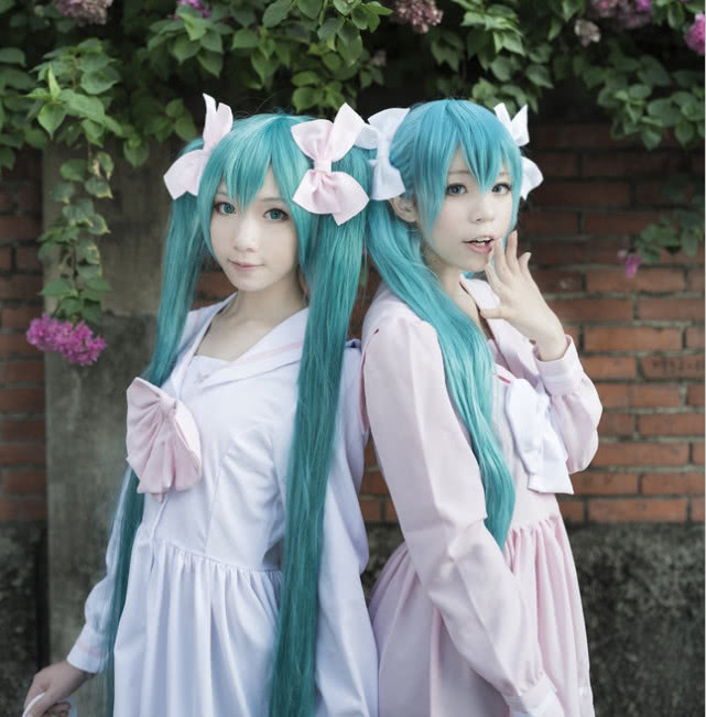 双生姐妹花COS初音未来,笑容软萌又可爱,心都要看融化了!|初音未来|姐妹花|可爱_新浪新闻