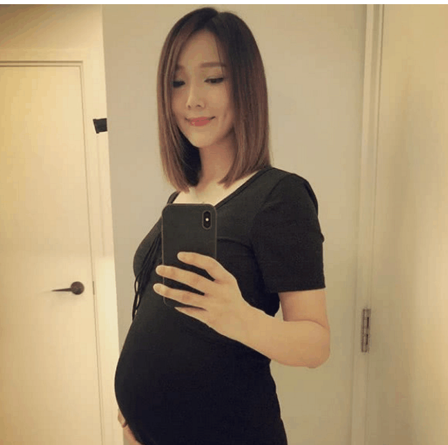 李亚男分享孕期美照 挺8个月孕肚秀"s线 肚大如箩颜值依旧|怀孕