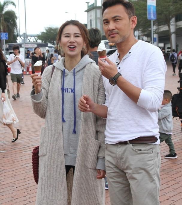 与当家小生老婆合演情侣 tvb男神:好在不熟|黄翠如|萧正楠|床戏_新浪