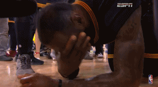 动图:nba10大球星落泪时刻,詹皇夺冠喜极而泣,科比受重伤落泪