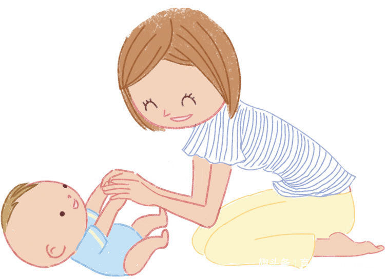 6个月大的宝宝,父母学会4个小动作,增强宝宝身体协调性