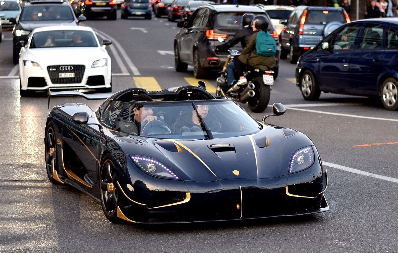 泰国混血开镀金科尼赛克,车上印6个字母,很多空姐都知道