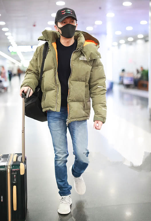 李晨真节俭!穿五百多羽绒服一千多鞋子就出门,全身搭配不超5千