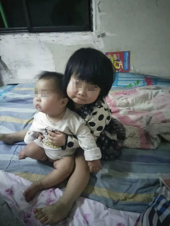 倒垃圾致宝宝坠亡 姐姐和妹妹受伤前总是一起玩耍。家属供图