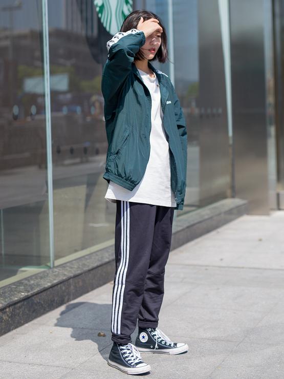 运动系女孩的时尚穿搭