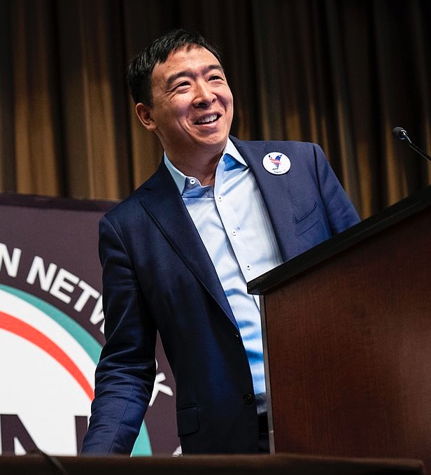 支持率仅为1%的美国华裔总统候选人,如今想用全息技术来提高人气