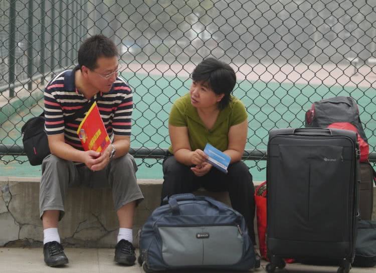 为什么很多同学进入大学后,就很少主动给父母打电话?白养了吗?