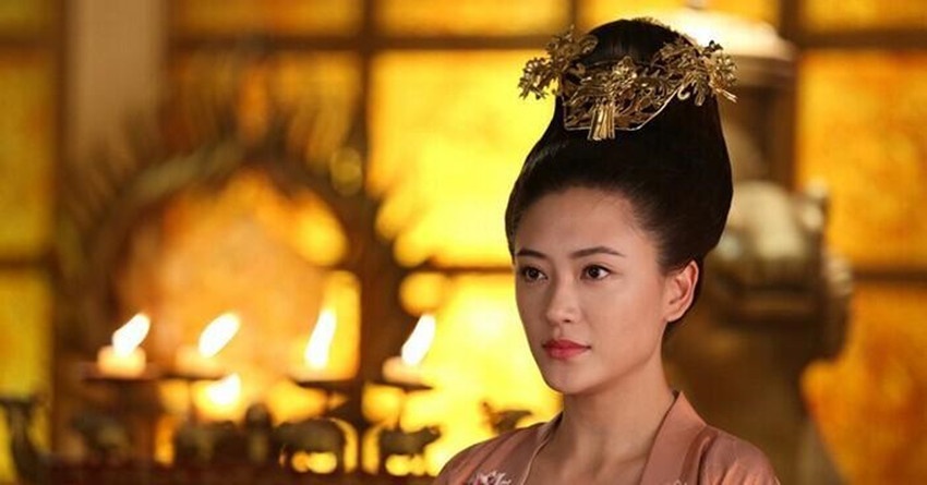 但武则天并不因为她年幼便会放过她,直接把她和她姐姐义阳公主打入