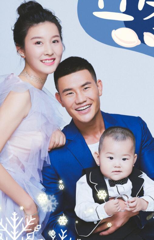 "嘎子"谢孟伟漂亮妻子近照曝光,礼仪老师颜值不输女明星