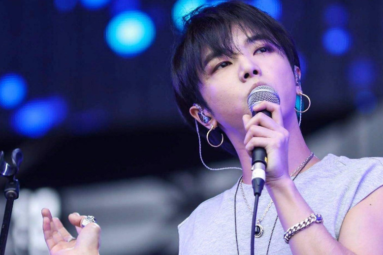 华晨宇经纪人辟谣"辞职"!王桂红到底干了啥?网友:戏真多