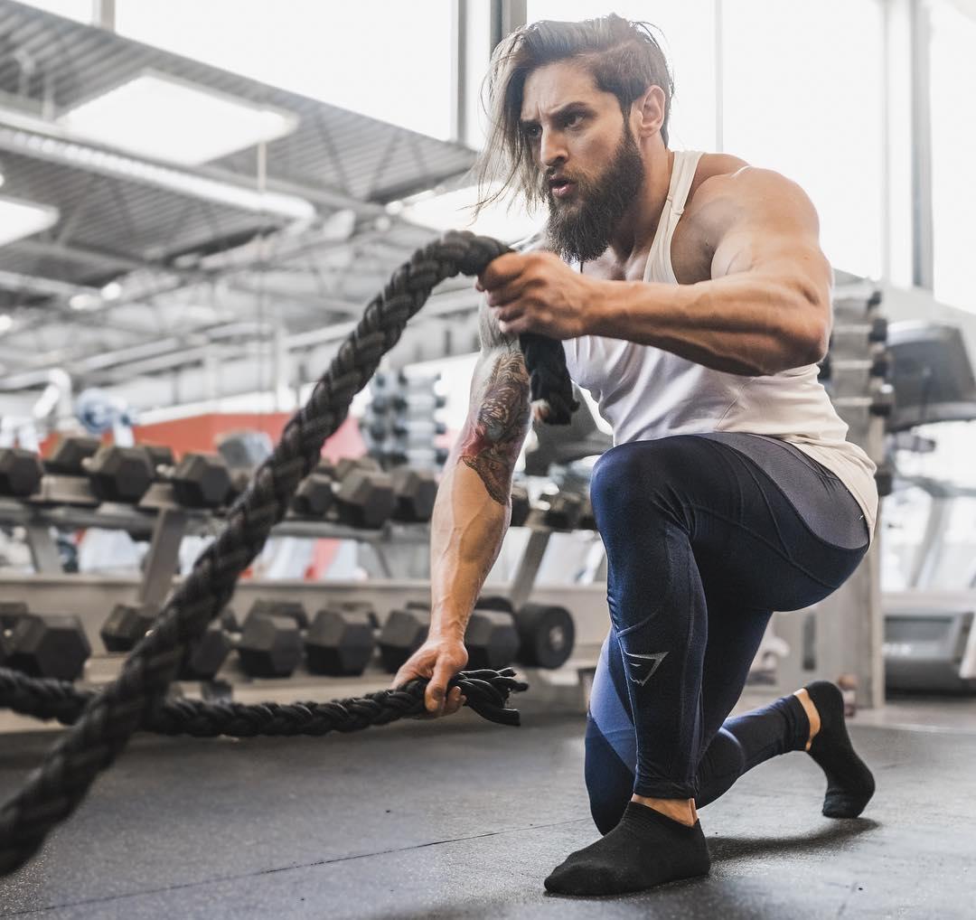 不知道如何高强度训练,减脂训练太枯燥,那战绳你会吗?