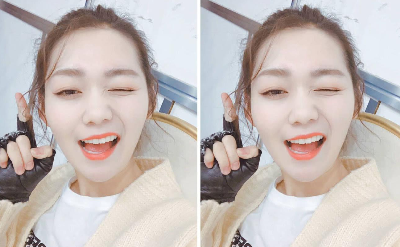 段奥娟晒"怼脸"自拍, 假凶表情略显调皮, 16岁表情果然丰富!