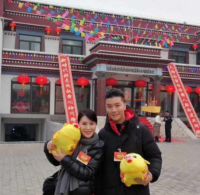 而两人的儿子付豪更是高大帅气,引得网友纷纷夸赞!