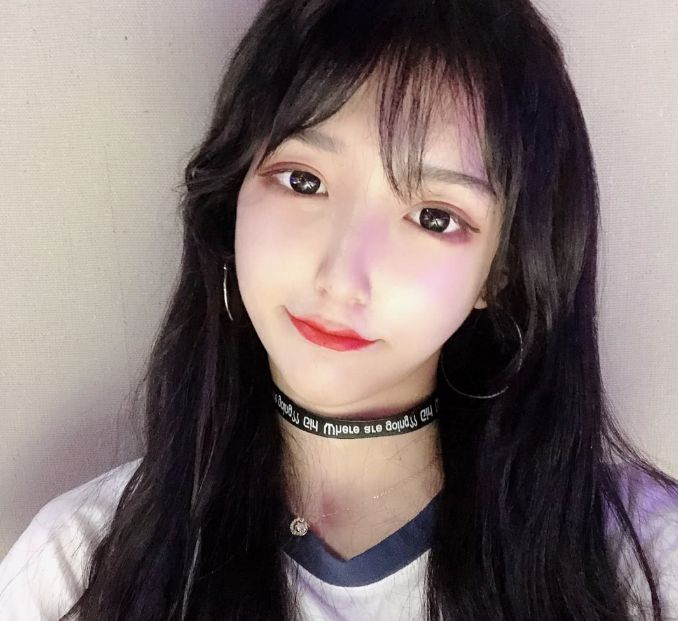 他穿汉服和"女装大佬"艾比比拼?网友:现在的社会怎么了?