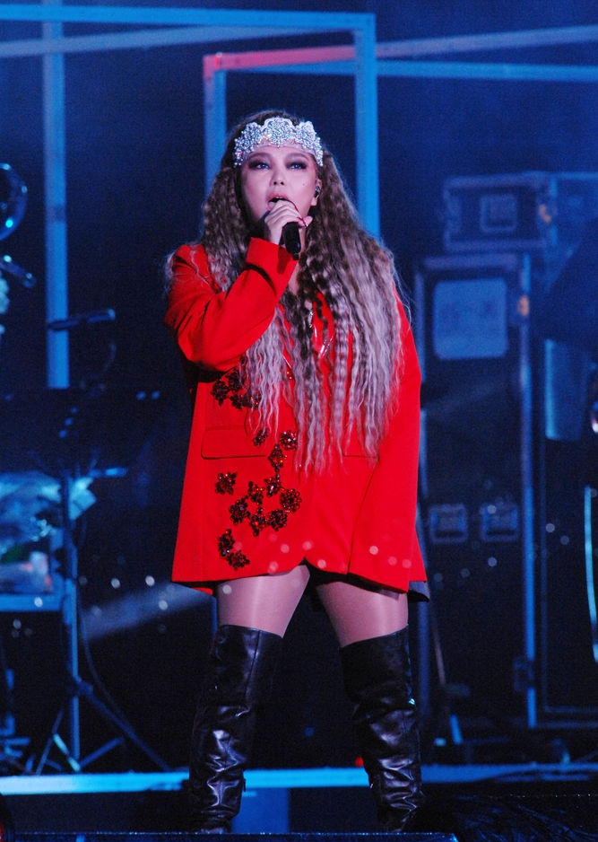 跨年晚会张惠妹压轴出场,天籁嗓音依旧,体型却险些认不出