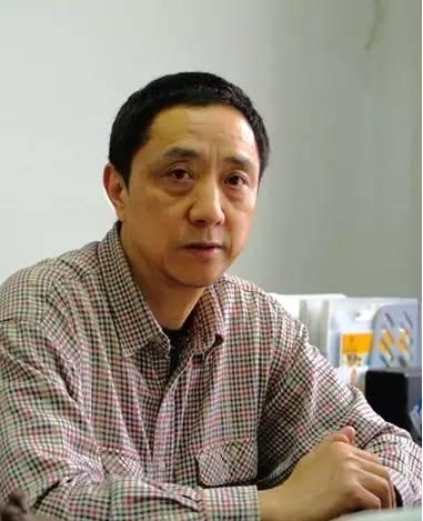 李小山大师满天飞光北京就一百个不止