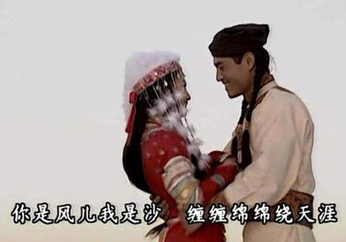 "香妃"是《还珠格格》第二部新加的角色,和"蒙丹"有一条独立的爱情线